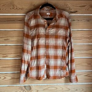 REI small men’s vented hiking shirt